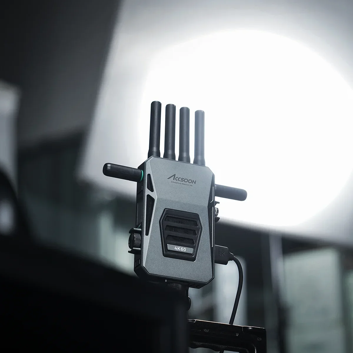 Accsoon CineView Master 4K Wireless Video Transmitter Receiver 2.4Ghz+5Ghz+6GHz Tri-Band 8202ft Range 25 ms Latency - Image 2